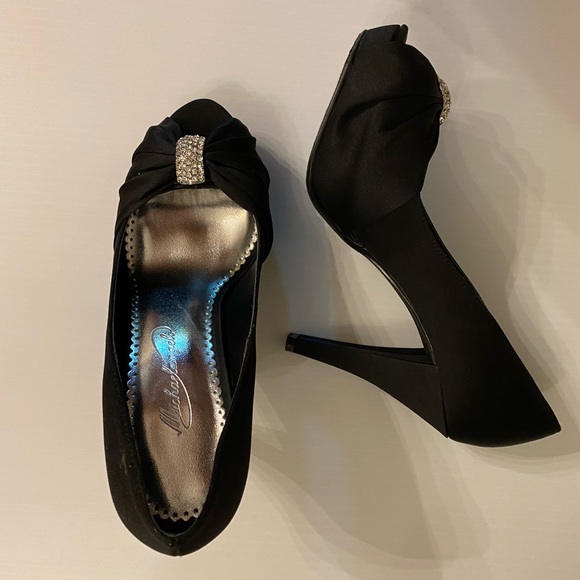 Heels - Picture 2 of 3